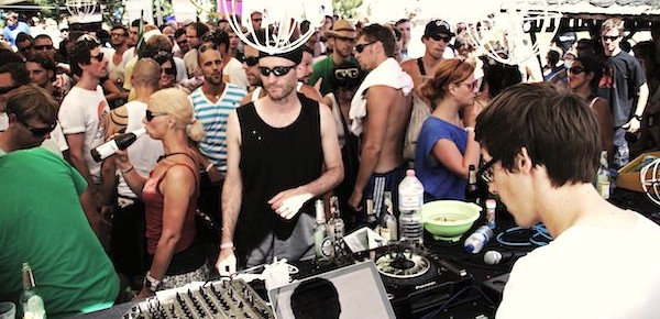 Music Production: Livesets/DJ Music Production: Livesets/DJ